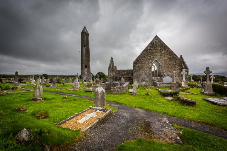 36 The Burren, Klooster van Kilmacduagh.jpg